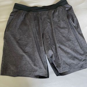 Men’s Lululemon T.H.E. Short size L heathered gray